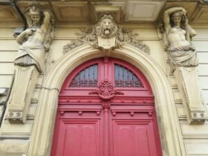 Porte d&rsquo;entrée coincée : Le guide d&rsquo;expertise complet pour agir avant d&rsquo;appeler un serrurier